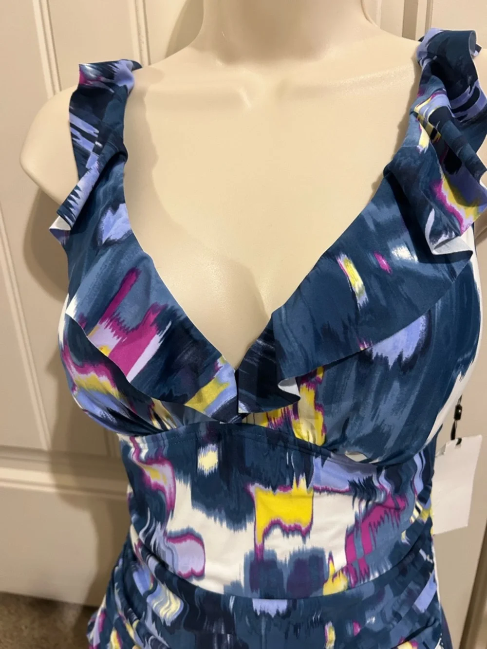 NWT DKNY Donna Karen Ruffled V-Neck One-Piece Swimsuit in Navy Multi Sz 6 - Picture 2 of 5